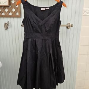 Eshakti Custom Black Sleeveless V-neck Pleated Knee Length Dress
